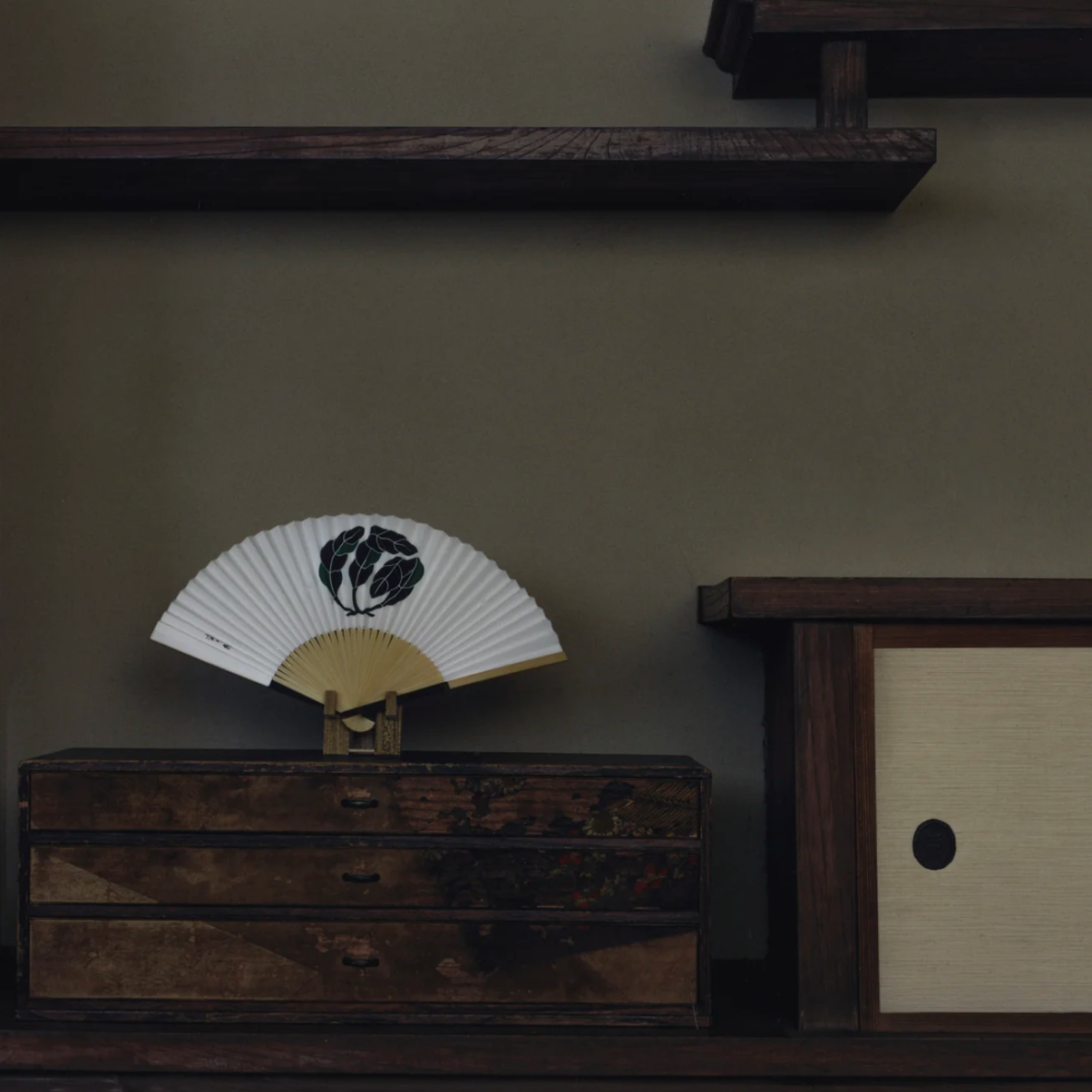 KAMON: Folding Fan Varied Oak